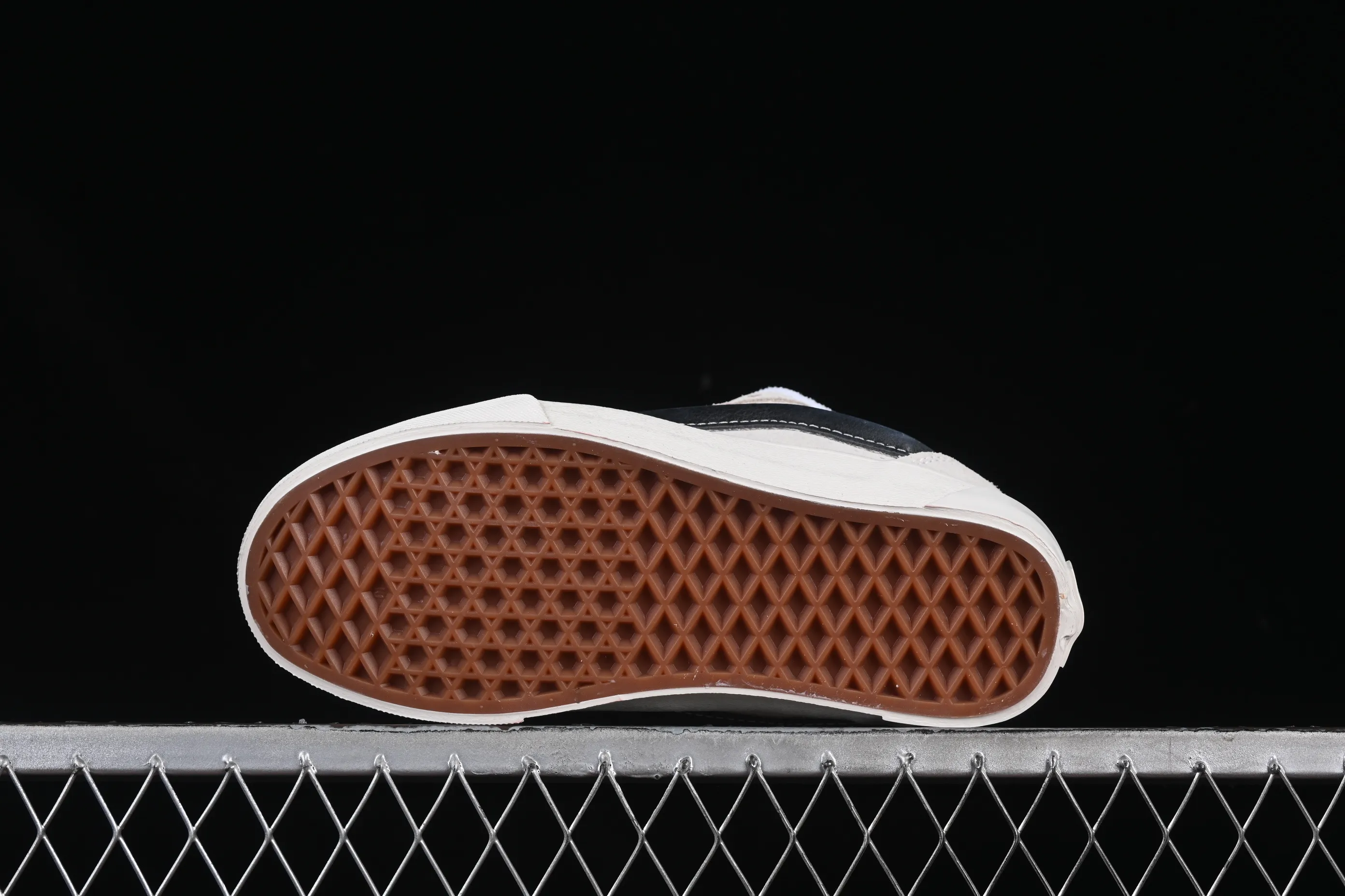 All categories Vans Vans series Vans Low Vans low-top Vans Knu Skool Vans low-top retro casual fat bread shoes VN0009QCD24